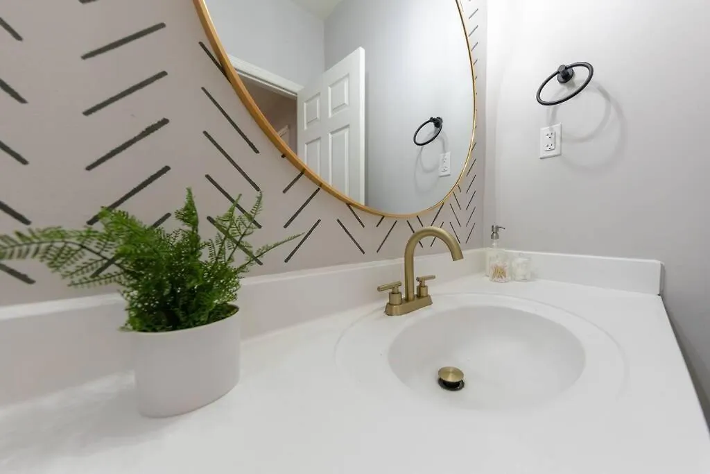 Cozy & Central 2Br Suite With Optional Parking Near Vanderbilt, Gulch & Honky Tonk Highway Nashville 0*,  United States