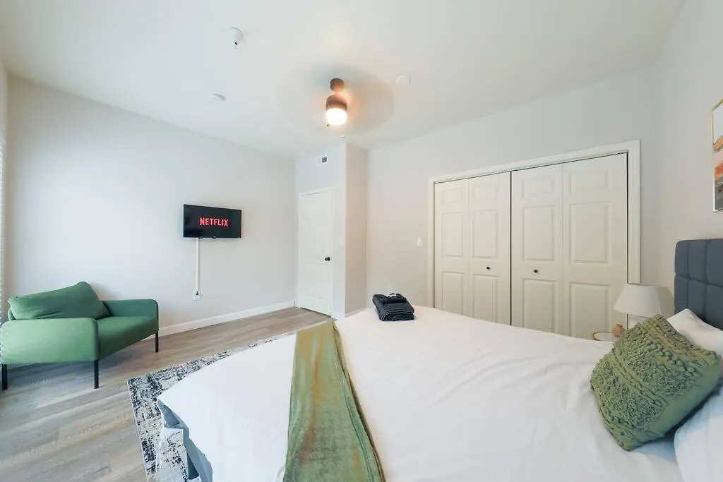 Cozy & Central 2Br Suite With Optional Parking Near Vanderbilt, Gulch & Honky Tonk Highway Nashville Apartment